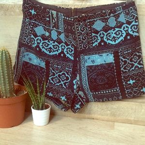ECOTÉ TAPESTRY SHORTS